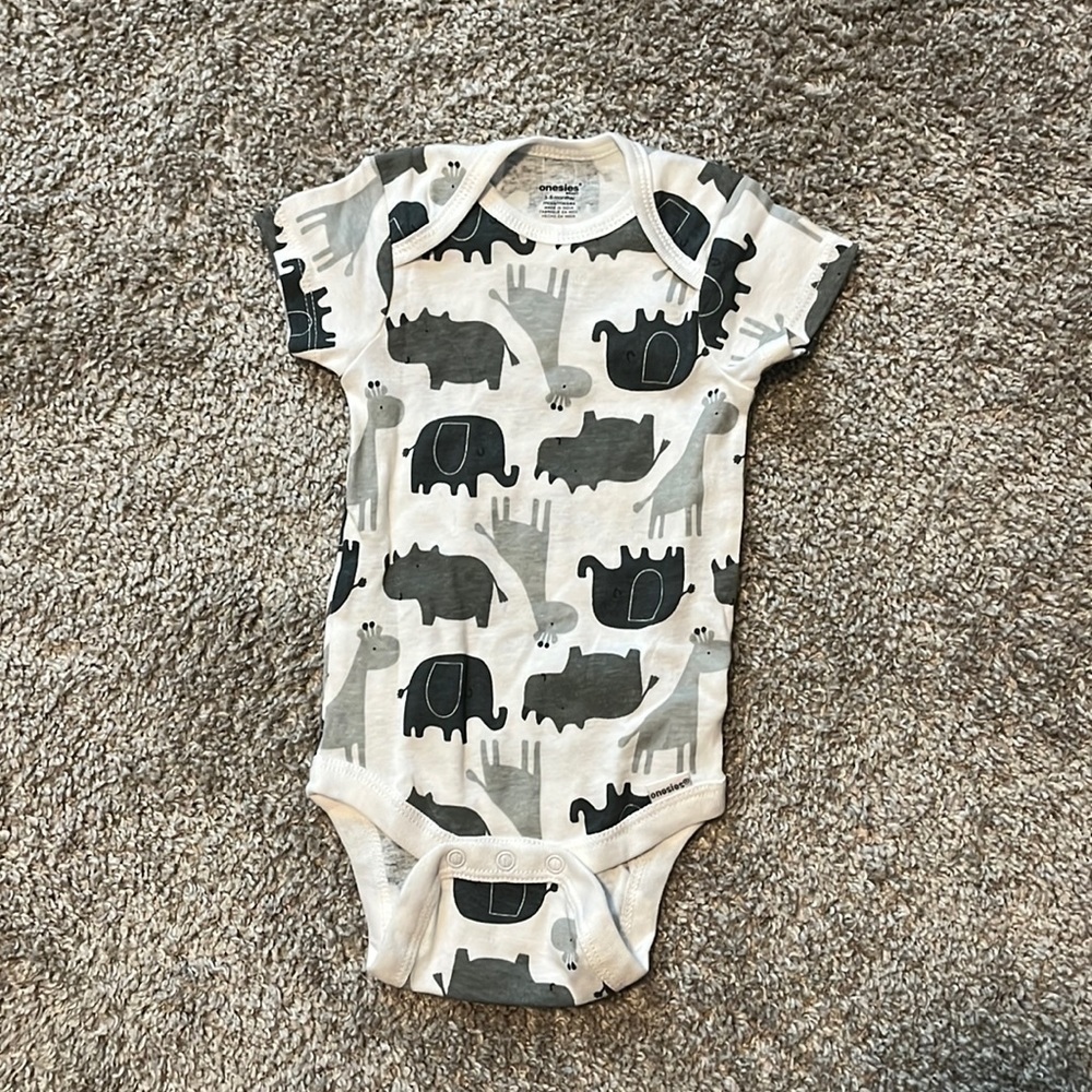 Baby Onesie 3-6 Month Giraffe Rhino Animals Cute Soft Material 3 Button New